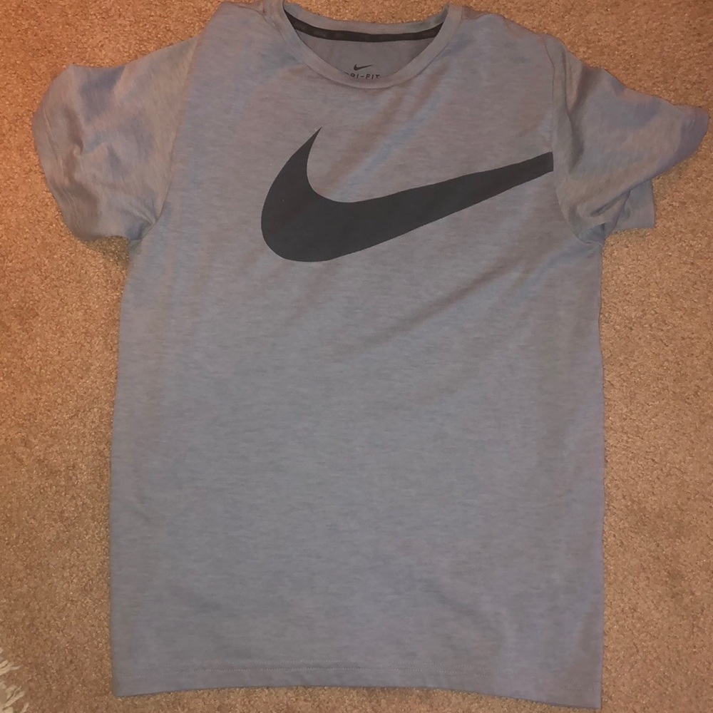 Boys Nike Dri-fit gray shirt